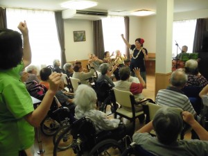 みんなでフラダンス～♪