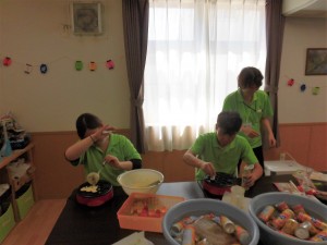 Mgの厳しい指導に涙ぐむOさん。負けないで！