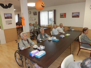 DVD鑑賞の為、真横に並んでご着席いただいています(笑)