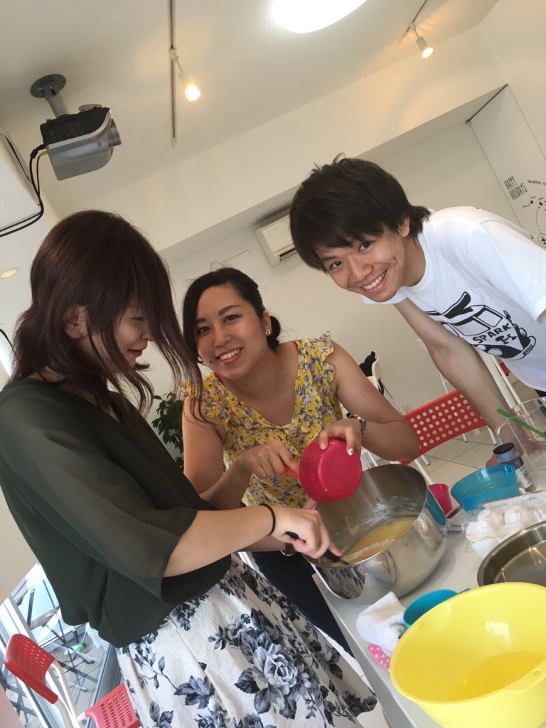 クレープ作り（愛甲さん）